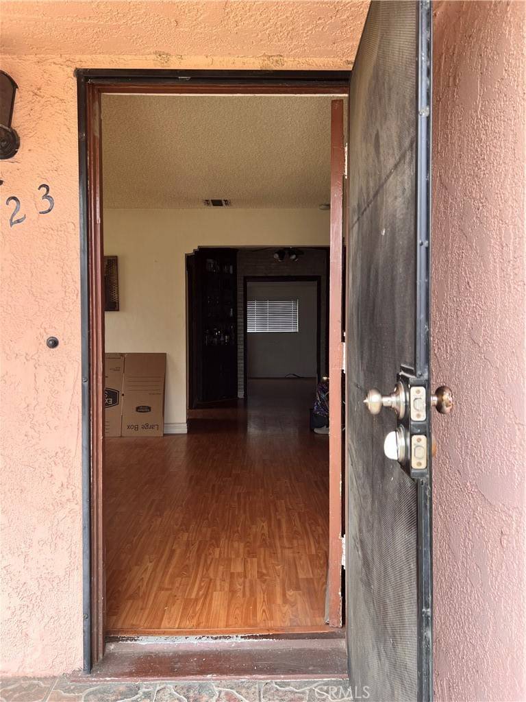 Compton, CA 90221,1423 S Poinsettia AVE