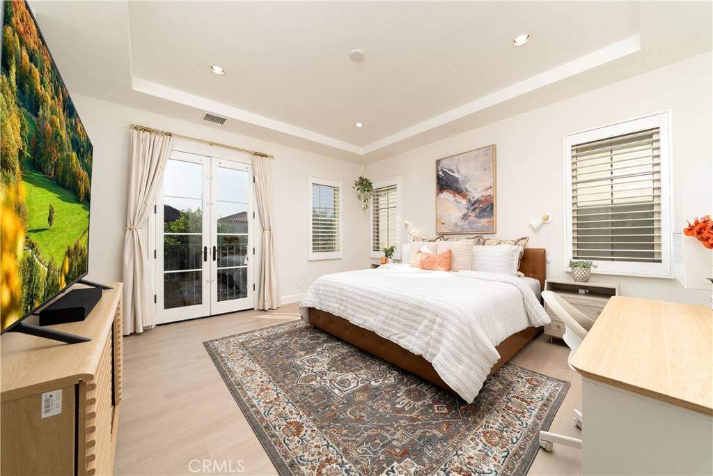 60 Pinetree Irvine, CA 92620