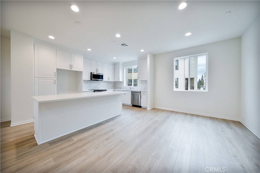 Anaheim, CA 92806,2440 E Lincoln AVE #3