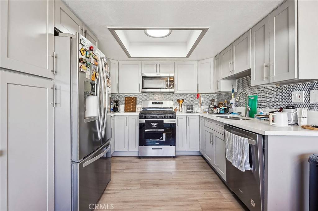 North Hollywood, CA 91601,10916 Huston ST #102