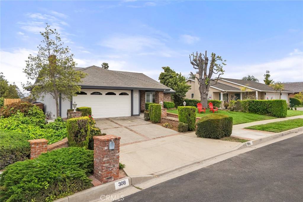 Fullerton, CA 92832,308 W Glenwood AVE
