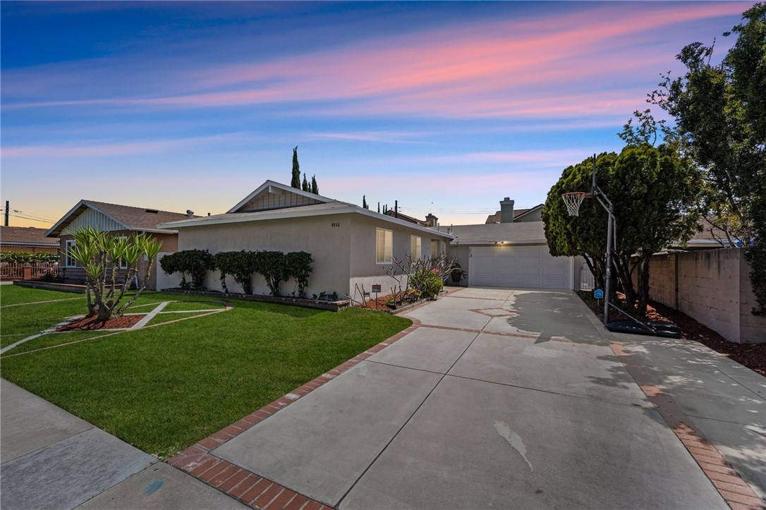 Westminster, CA 92683,8832 Williamsburg AVE