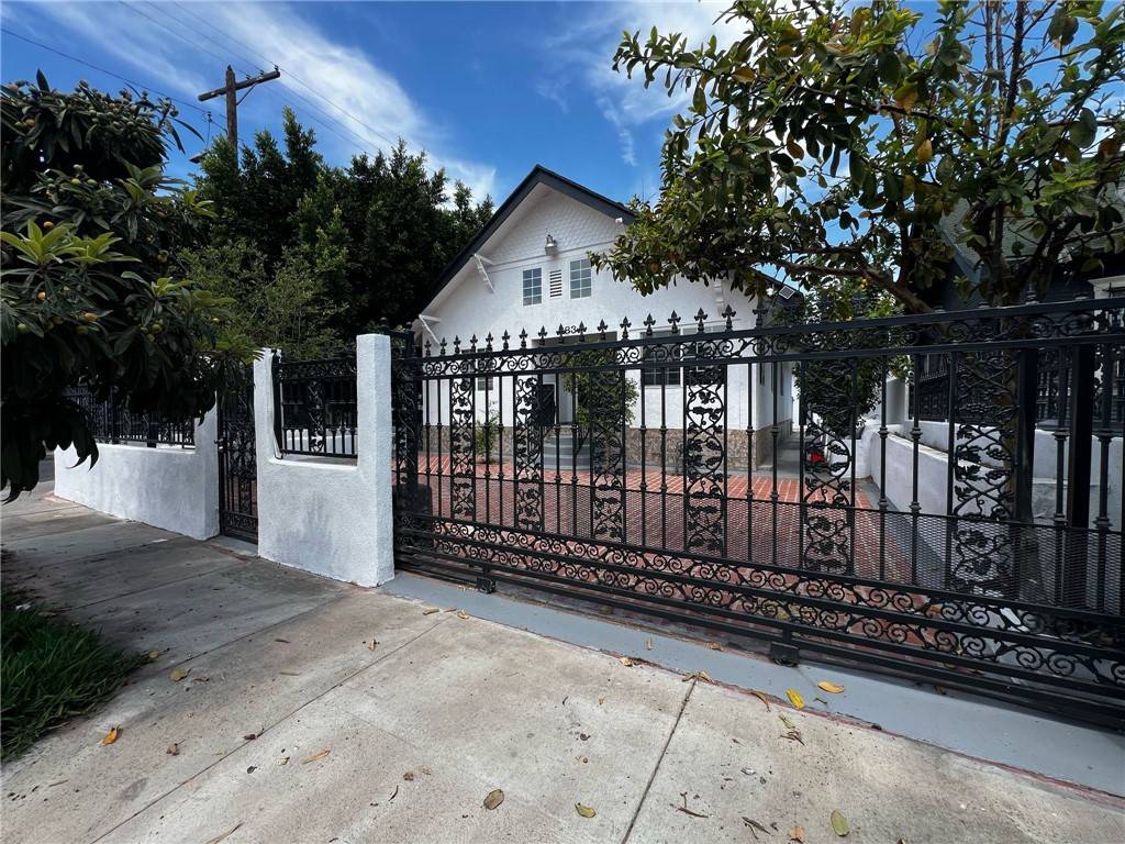 Los Angeles, CA 90037,383 W 47th ST