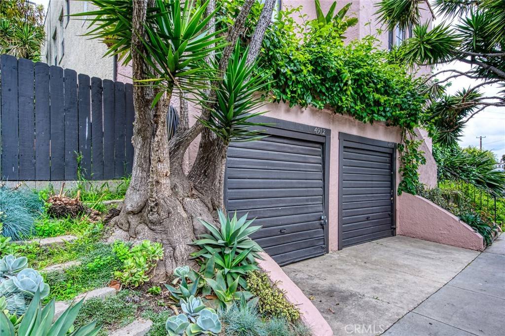 Los Angeles, CA 90019,4912 Edgewood PL