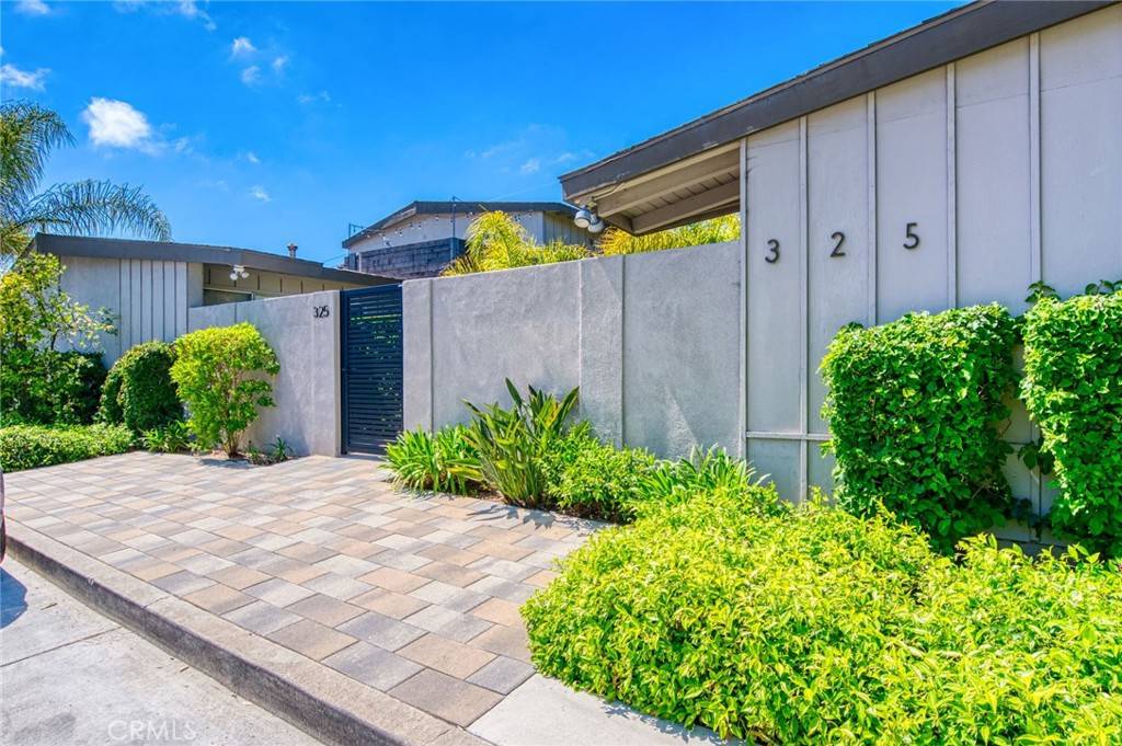 Costa Mesa, CA 92627,313 E 17th ST
