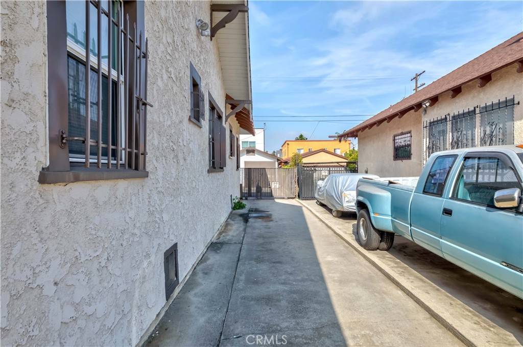 Los Angeles, CA 90019,1643 4th AVE