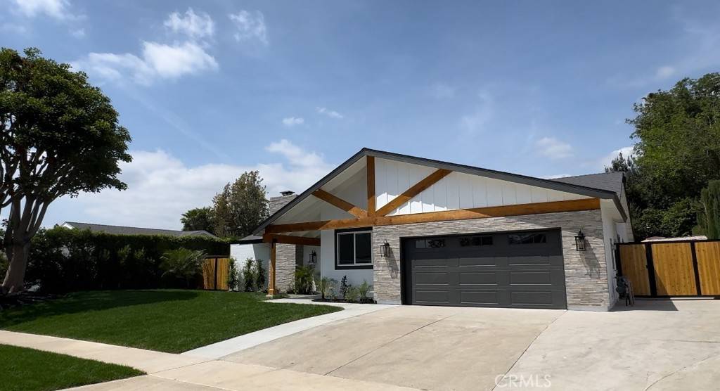 Yorba Linda, CA 92886,19811 Burleigh DR