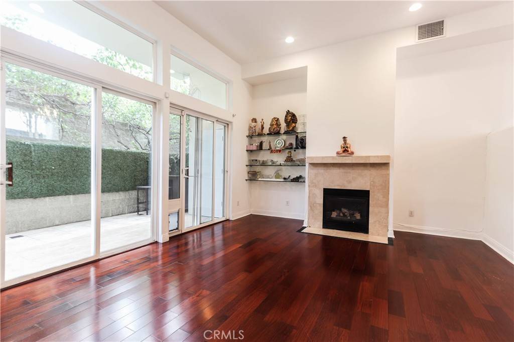 West Hollywood, CA 90069,1020 Hilldale AVE