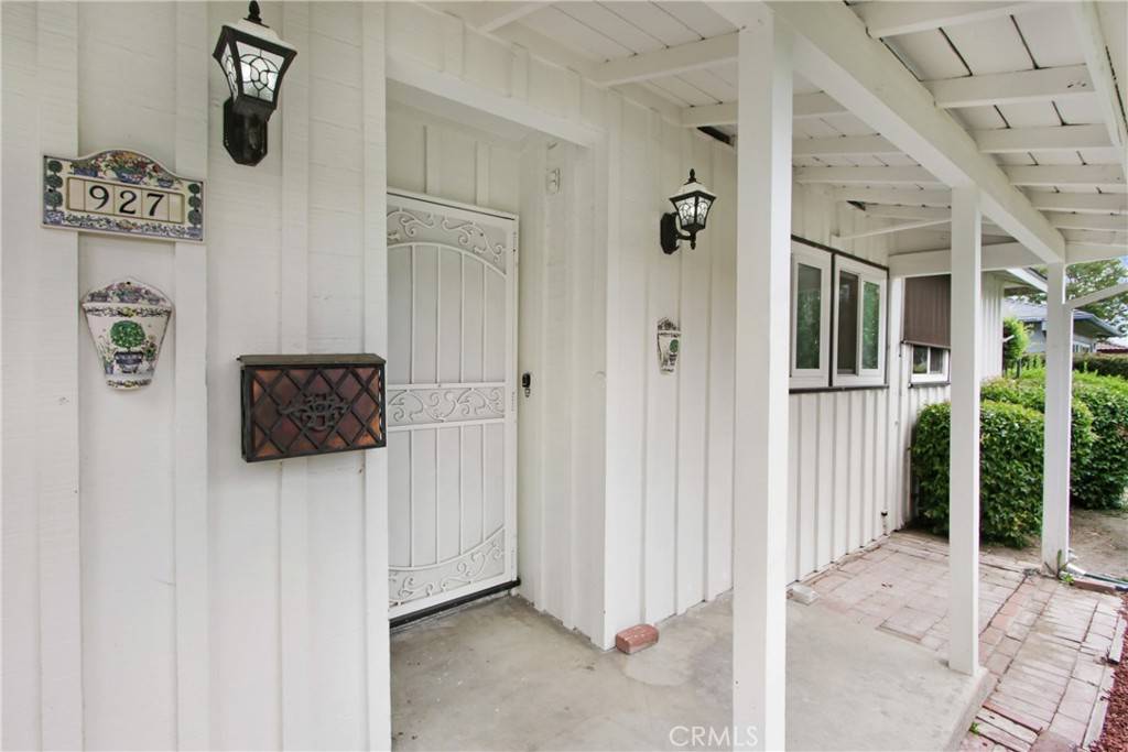 Corona, CA 92882,927 Alta Loma DR