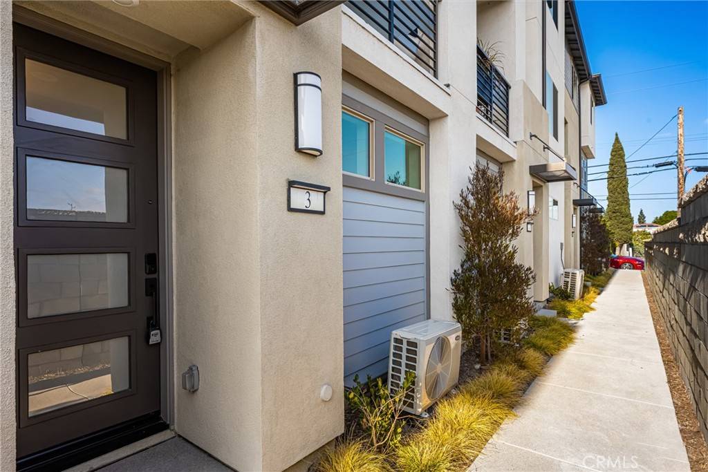 Placentia, CA 92870,1590 E Hermosa #3