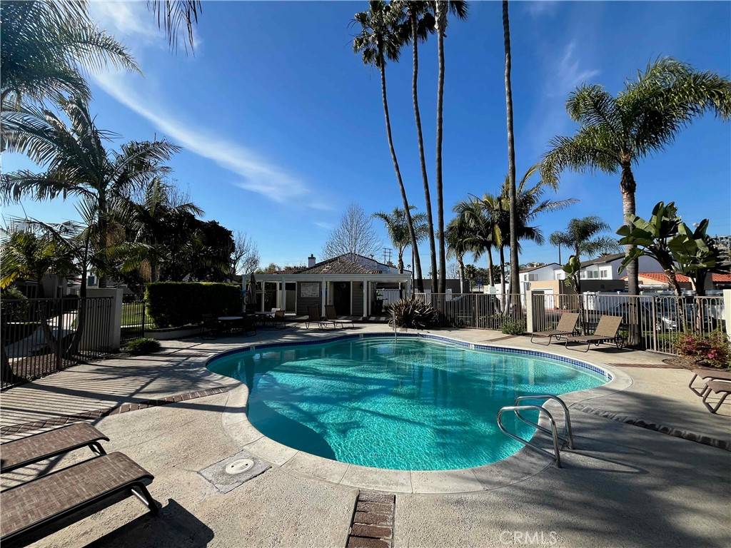 Long Beach, CA 90803,7045 Seawind Drive