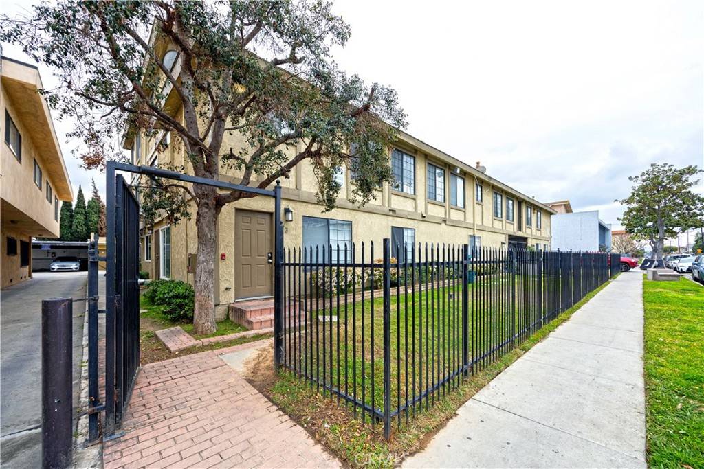 Hawthorne, CA 90250,12914 Doty AVE