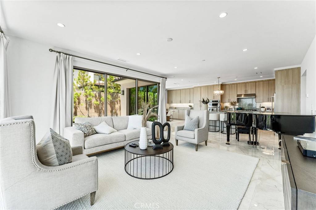 Irvine, CA 92602,147 Oceano