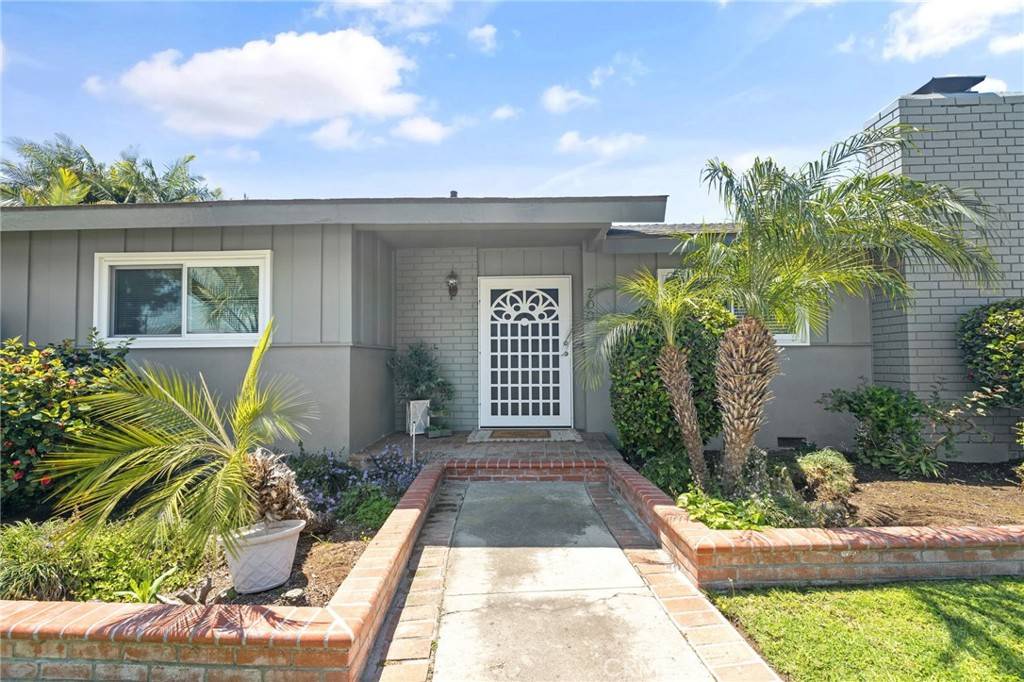 Fullerton, CA 92835,700 E Las Palmas DR