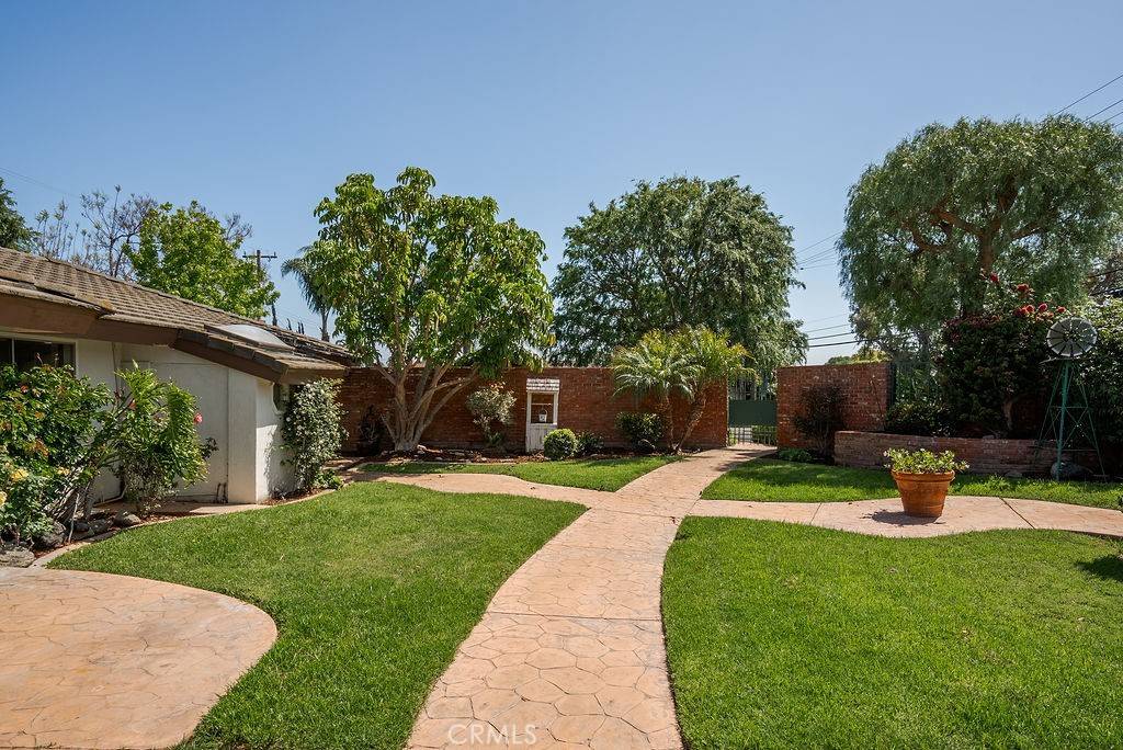 North Tustin, CA 92705,17901 E Santa Clara AVE
