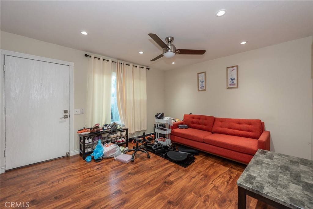 Irvine, CA 92604,3 Albany #61