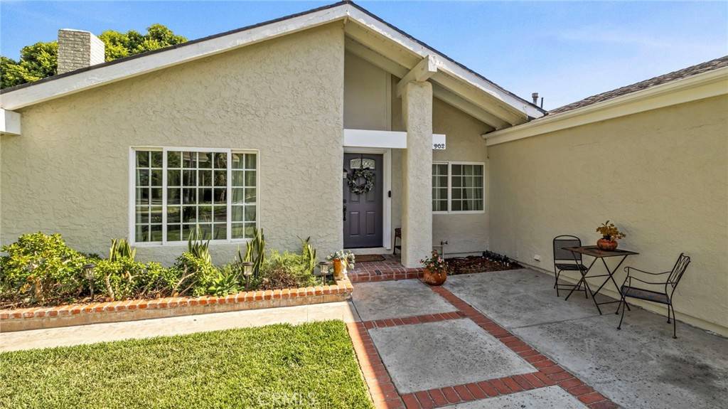 Santa Ana, CA 92706,902 W Orange RD