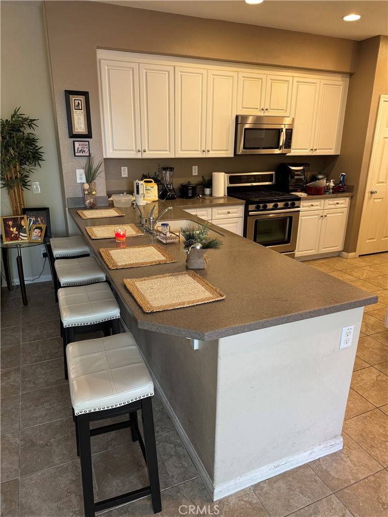 Eastvale, CA 92880,14468 Runyon DR