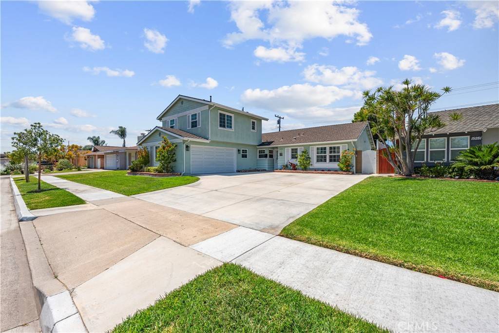 Huntington Beach, CA 92647,15291 Newcastle LN