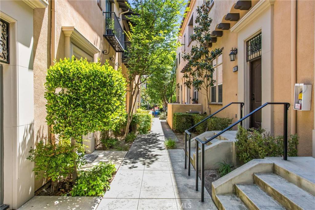 Corona, CA 92883,4428 Owens ST #103