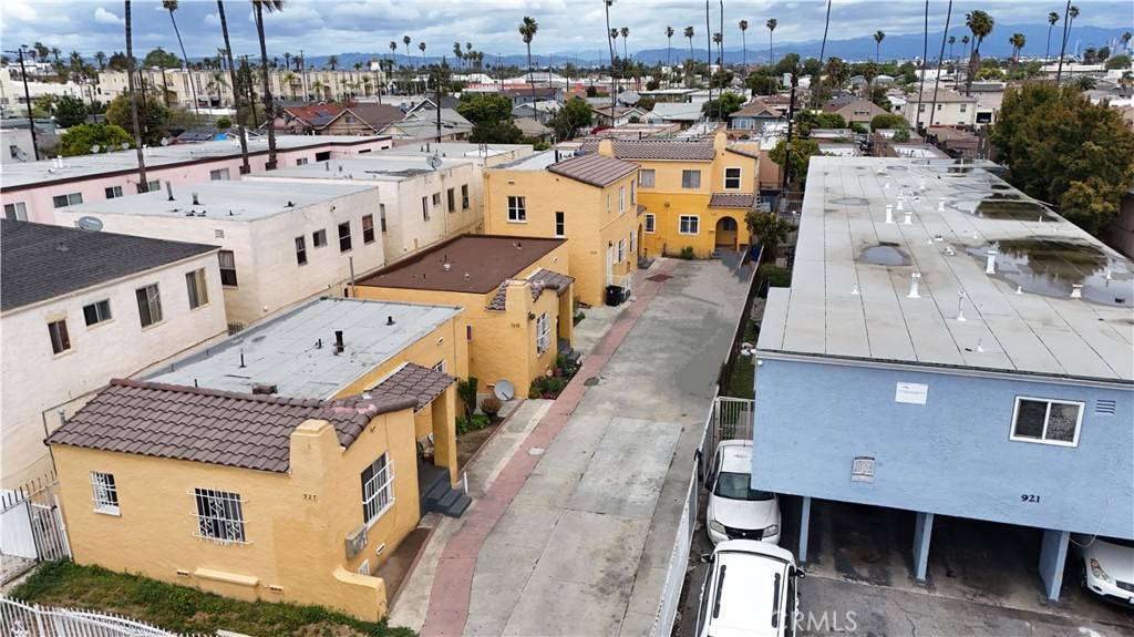 Los Angeles, CA 90044,927 W 82nd ST