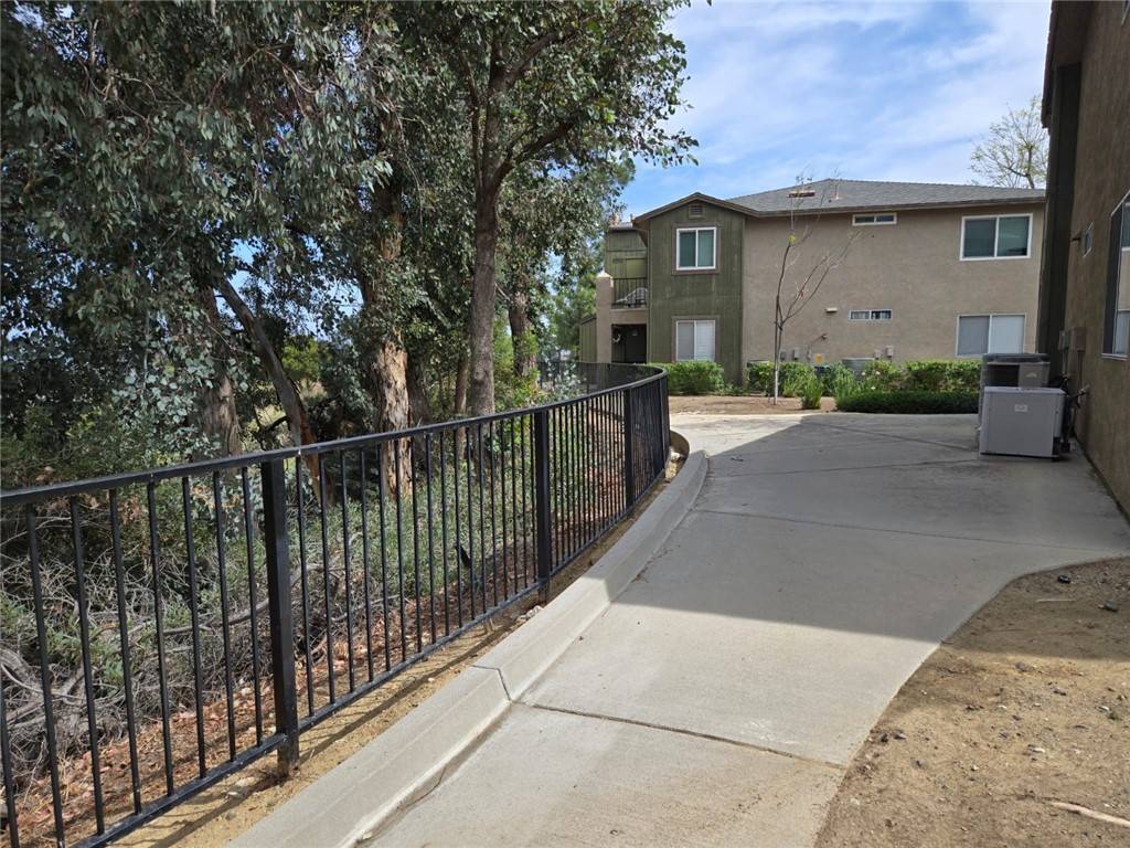 Corona, CA 92882,2612 Avenida Del Vista #C101