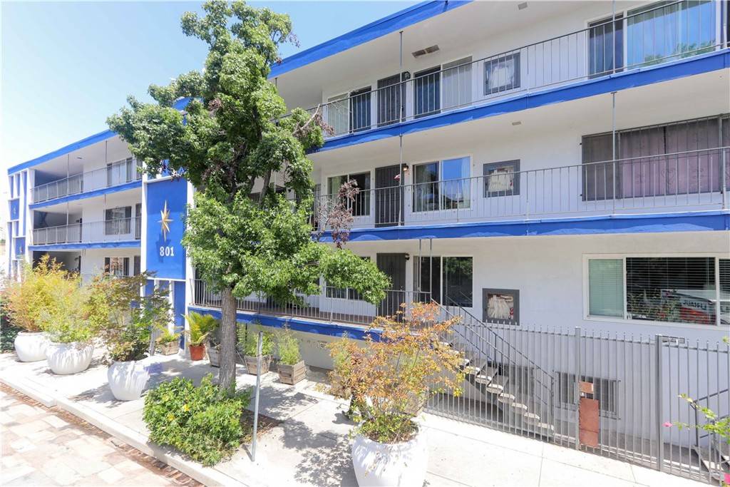 Long Beach, CA 90802,801 E 1st ST #17