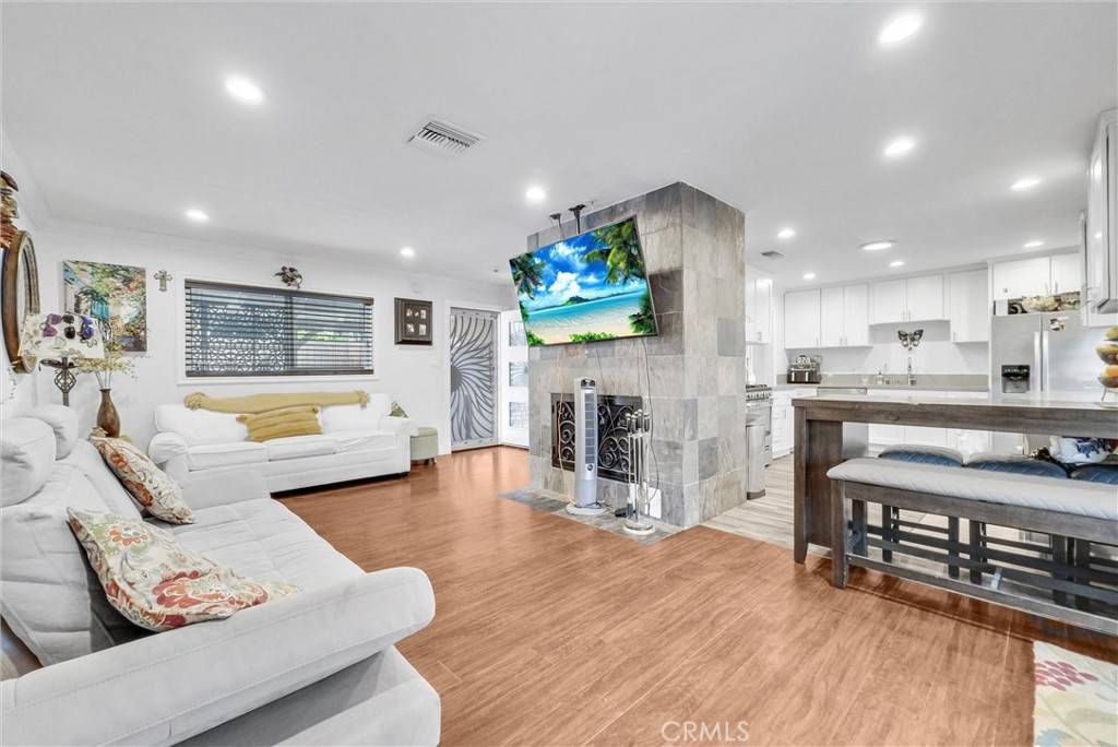 Redlands, CA 92374,24 S La Salle ST