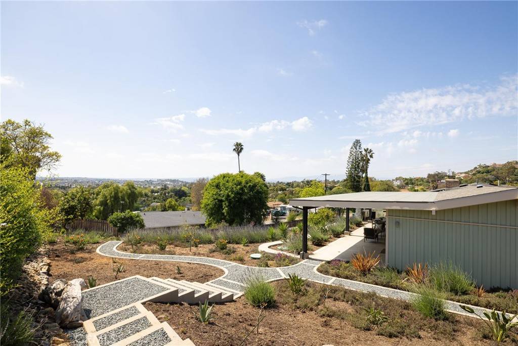 Vista, CA 92084,1923 Stonewall LN
