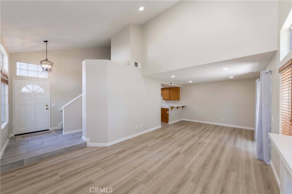 Tustin, CA 92782,2182 Avocado DR