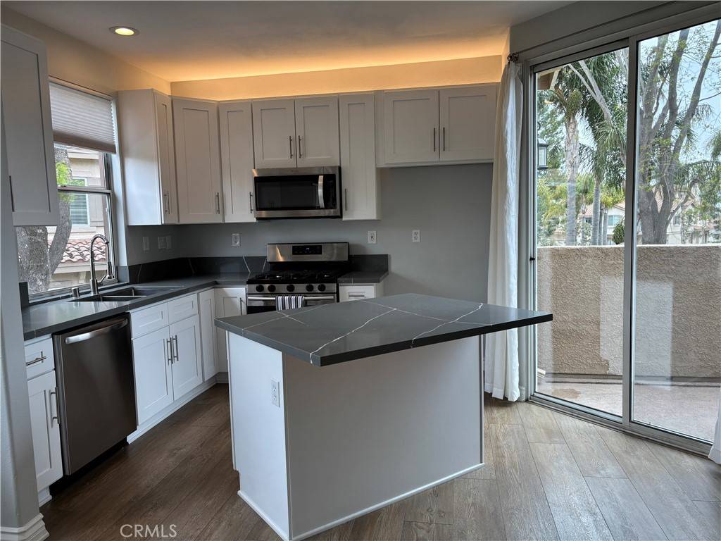 Anaheim Hills, CA 92808,1163 S Positano AVE