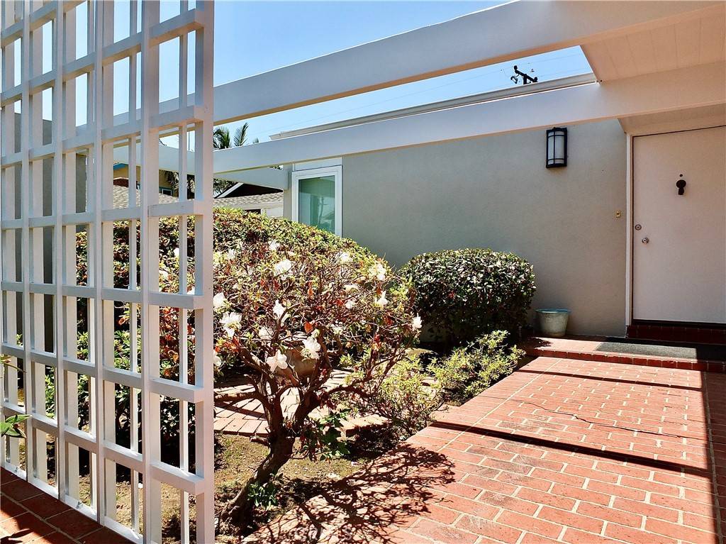 Seal Beach, CA 90740,617 Sandpiper DR