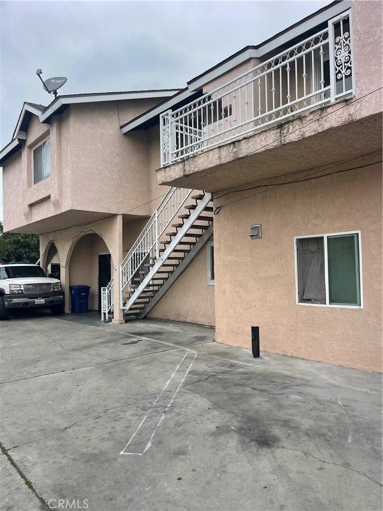 Bell, CA 90201,6633 Orchard AVE