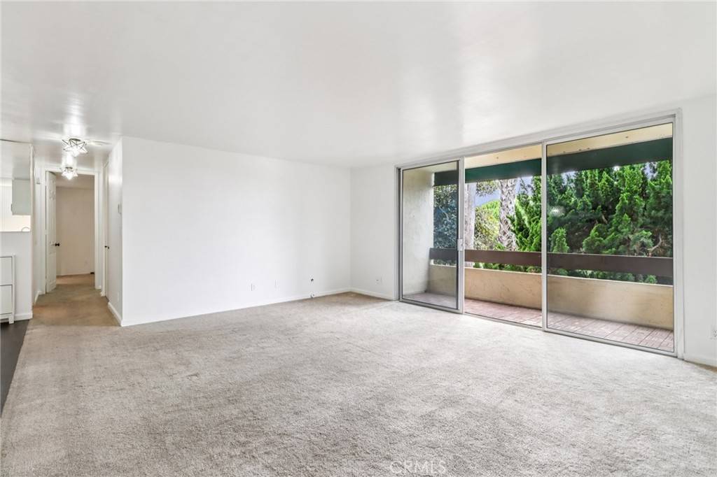 La Jolla, CA 92037,6455 La Jolla BLVD #206