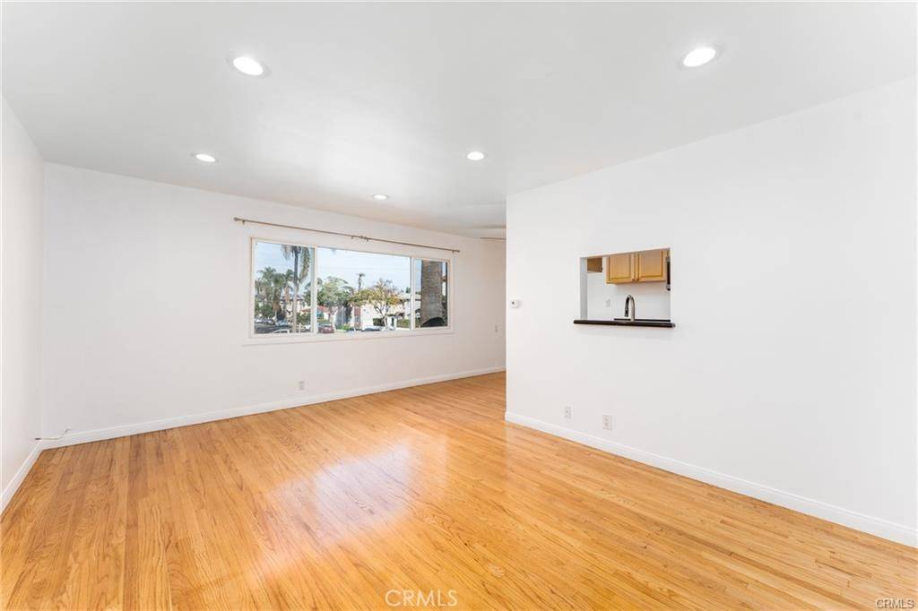 Long Beach, CA 90802,930 E 1st ST #2
