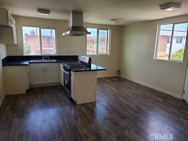 Los Angeles, CA 90044,944 W 74th ST W