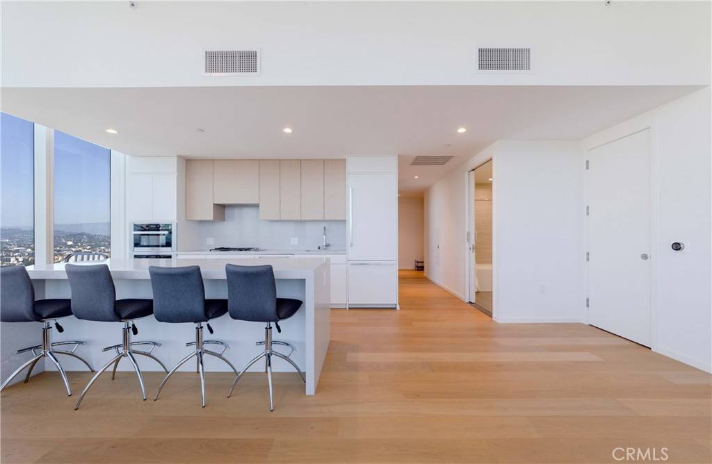 Los Angeles, CA 90017,877 Francisco ST #4211