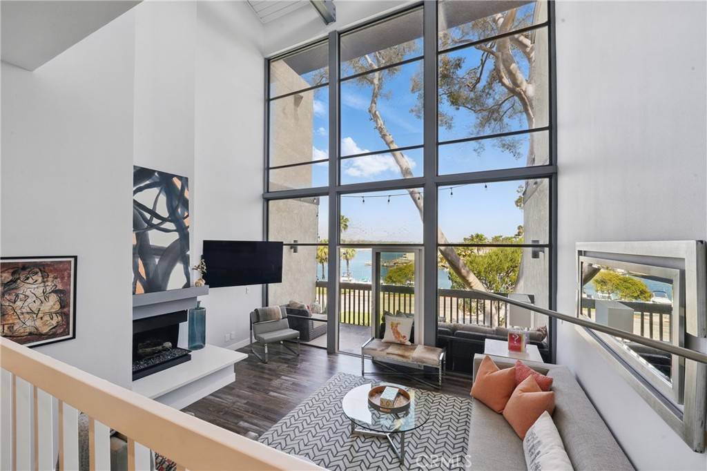 Long Beach, CA 90803,5313 Marina Pacifica DR S
