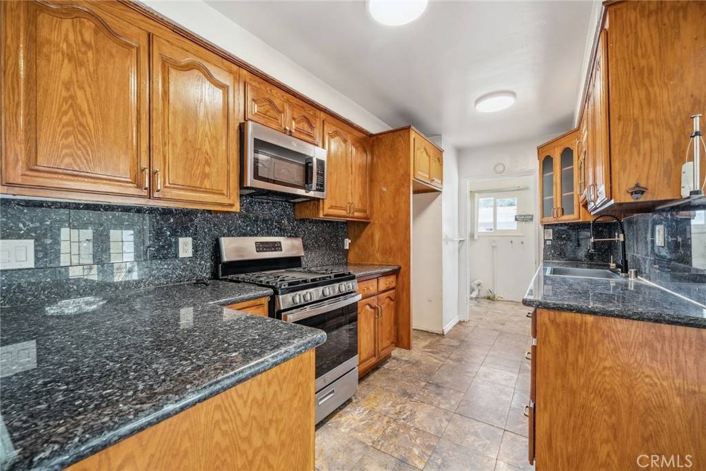 Fullerton, CA 92833,2101 W Gage AVE