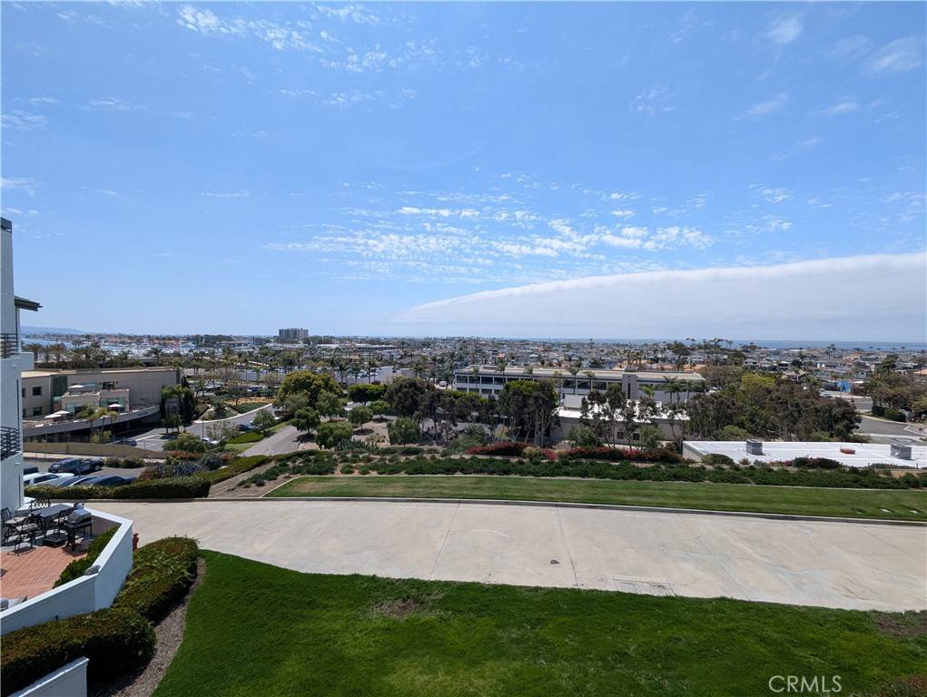 Newport Beach, CA 92663,270 Cagney LN #308