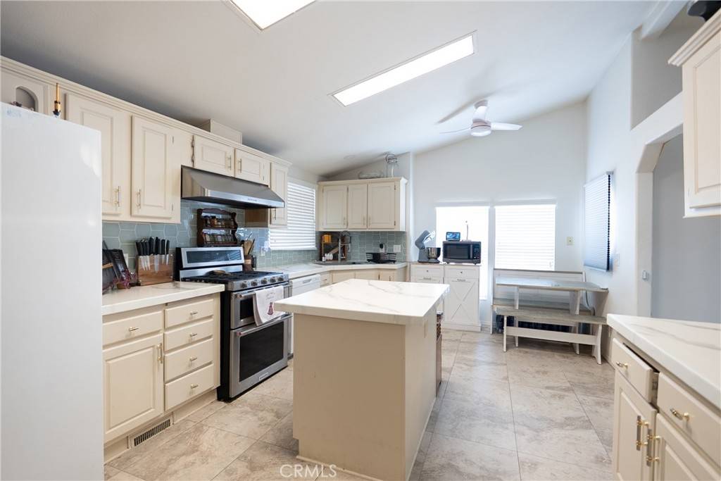 Orange, CA 92867,201 W Collins AVE #17