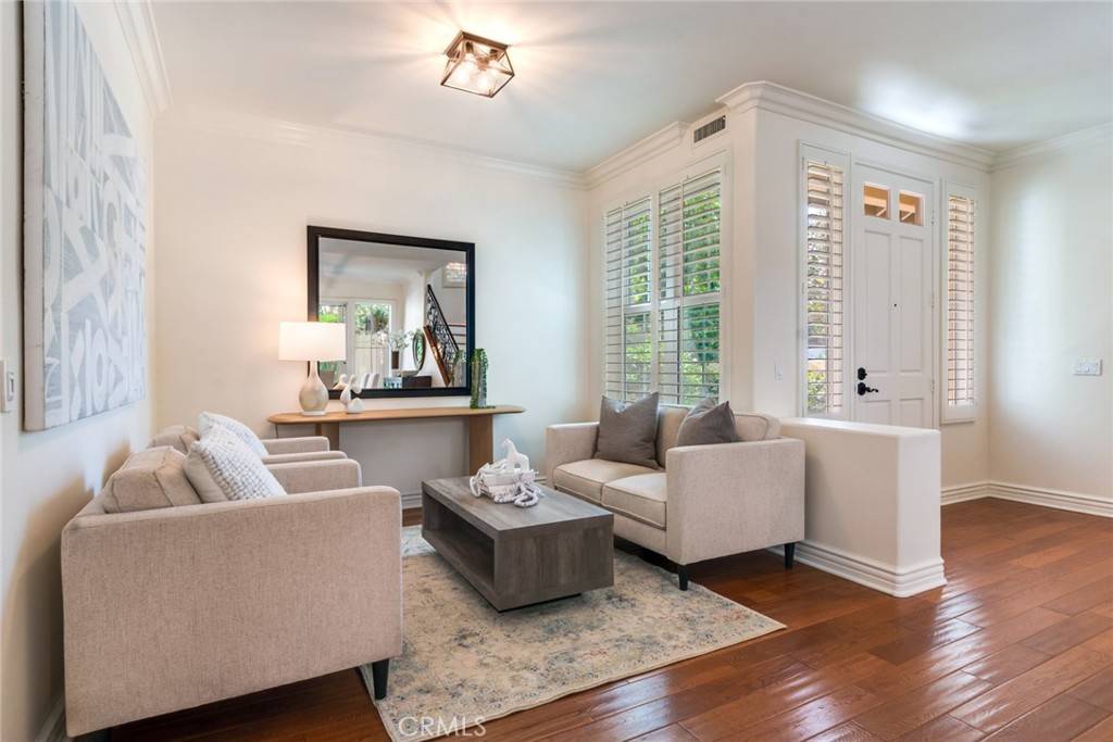Tustin, CA 92782,2515 Lewis DR