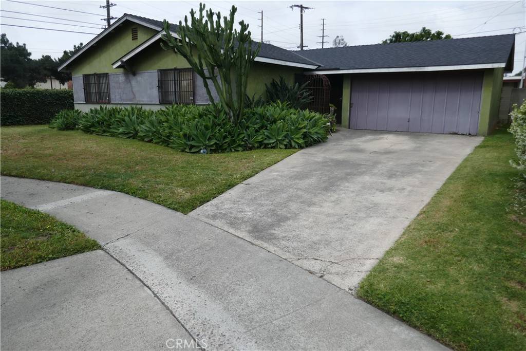 Santa Ana, CA 92704,2322 S Warbler ST