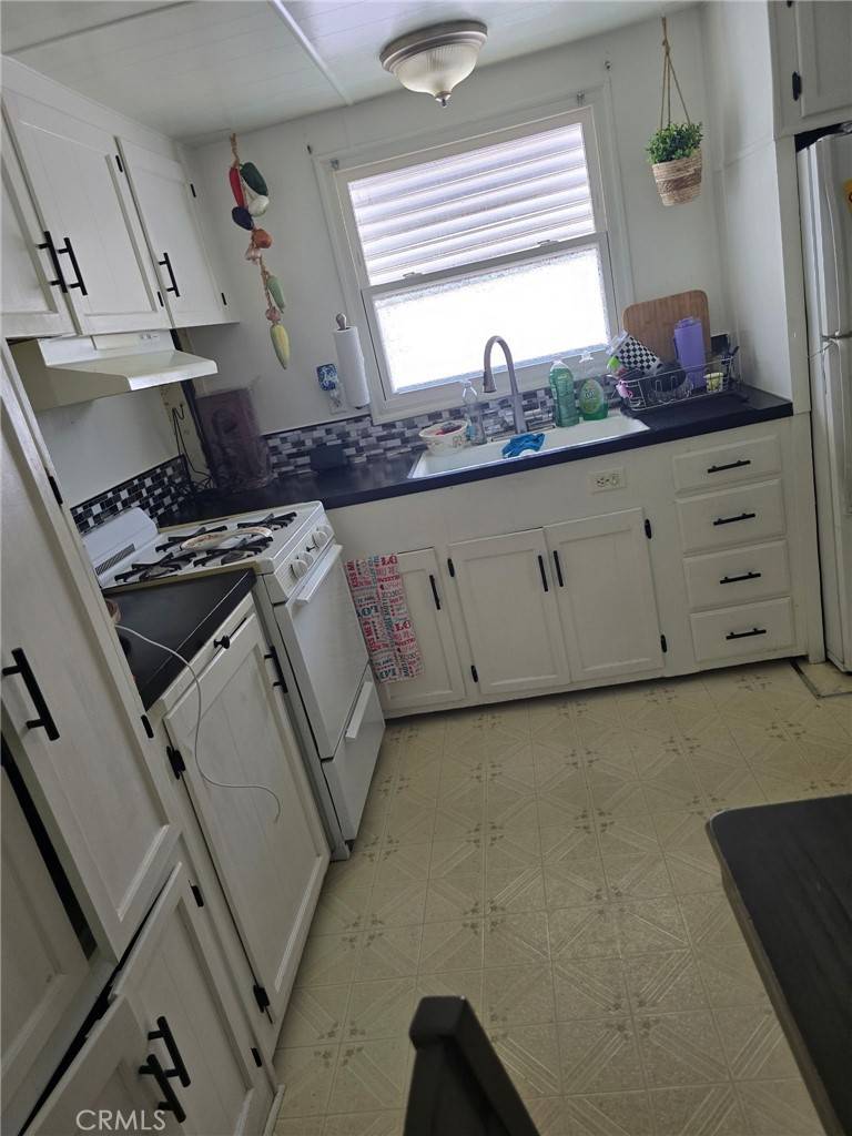 Pomona, CA 91767,402 Foothill