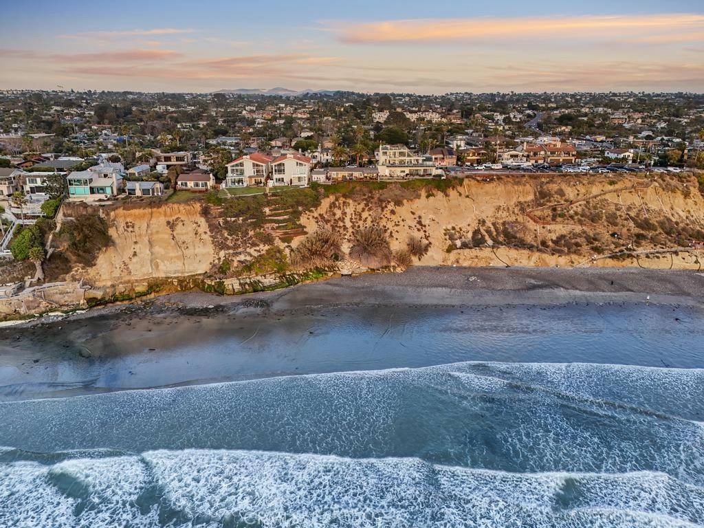 Encinitas, CA 92024,960 Neptune AVE