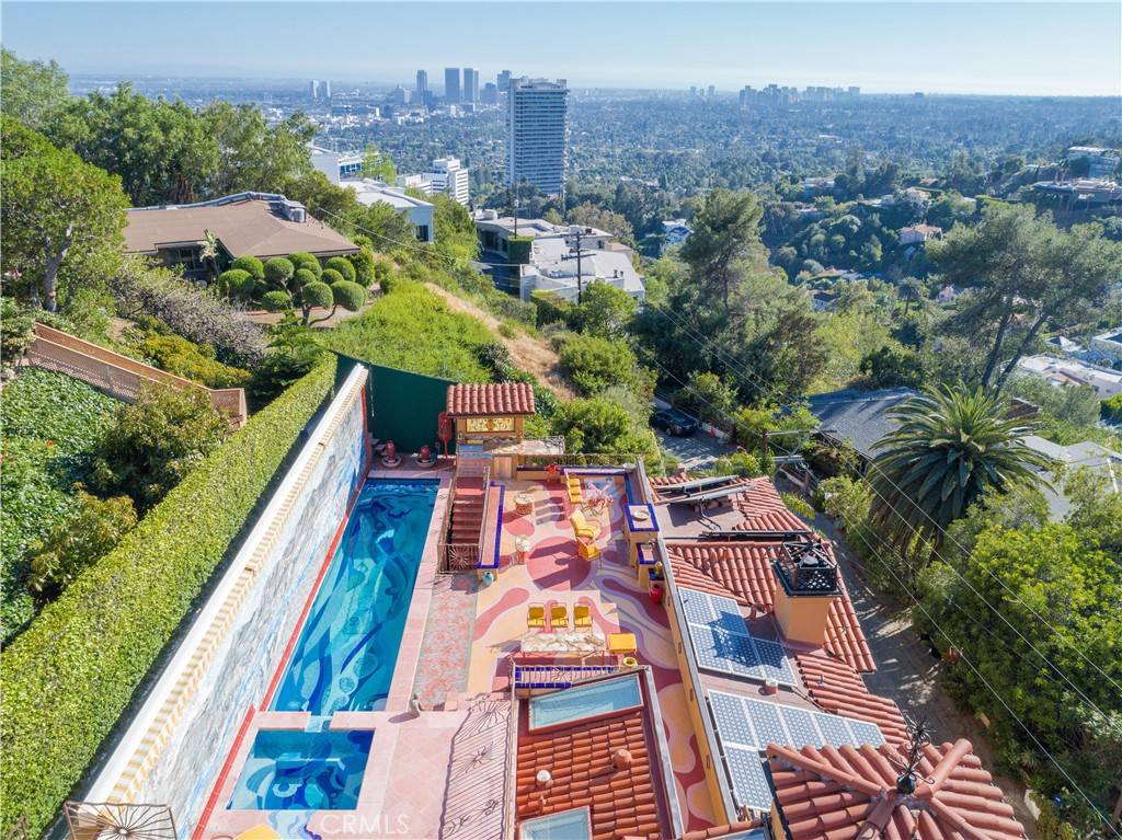 Los Angeles, CA 90069,9170 Thrasher AVE