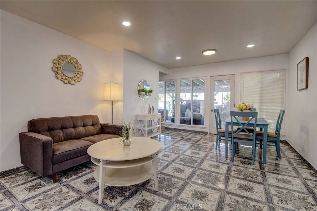 Santa Ana, CA 92704,1419 S Hesperian ST