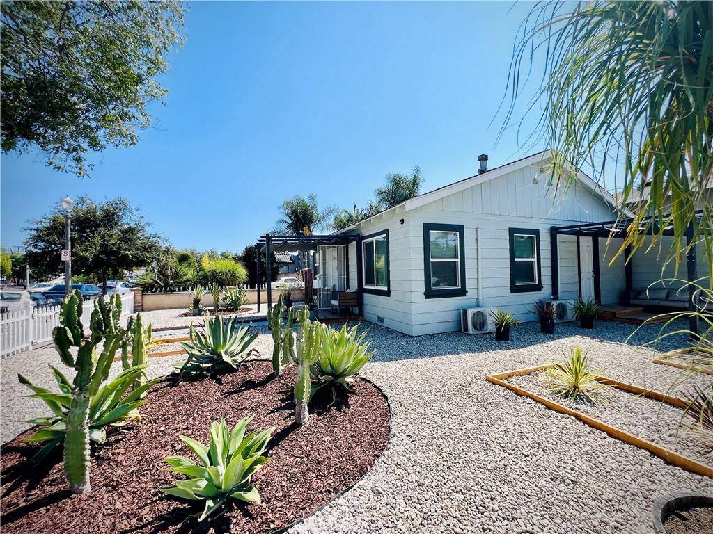 Anaheim, CA 92805,945 N Dickel ST