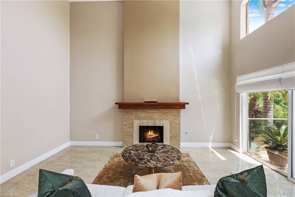Los Angeles, CA 90027,3751 Prestwick DR