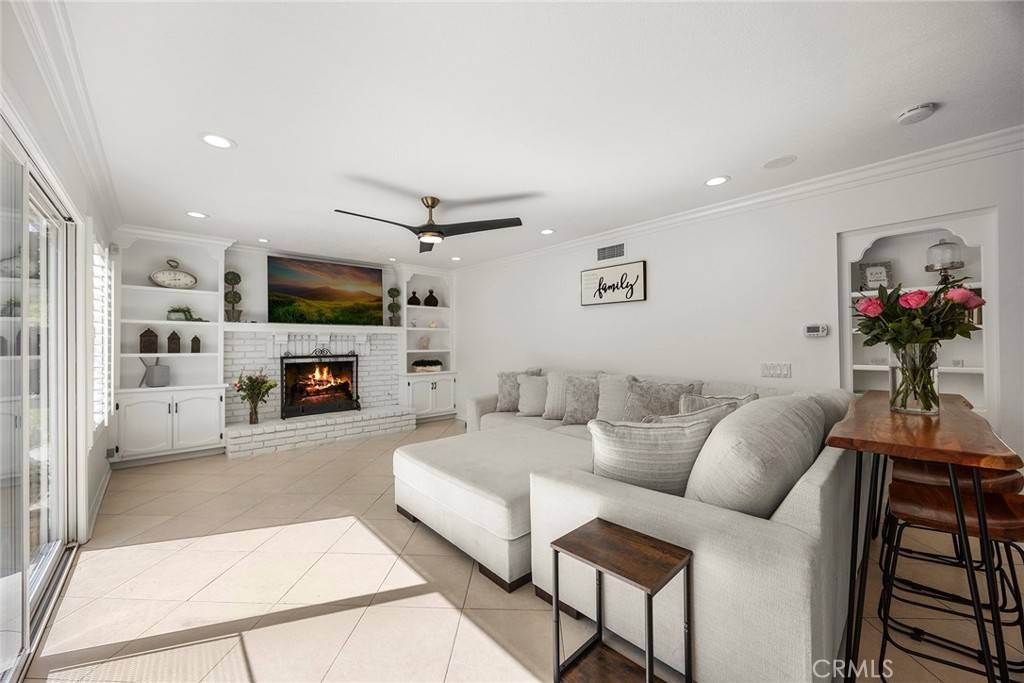 Yorba Linda, CA 92886,5034 Vista Montana